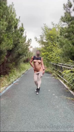 【2023-03-21】outdoor nude video💕.m4v